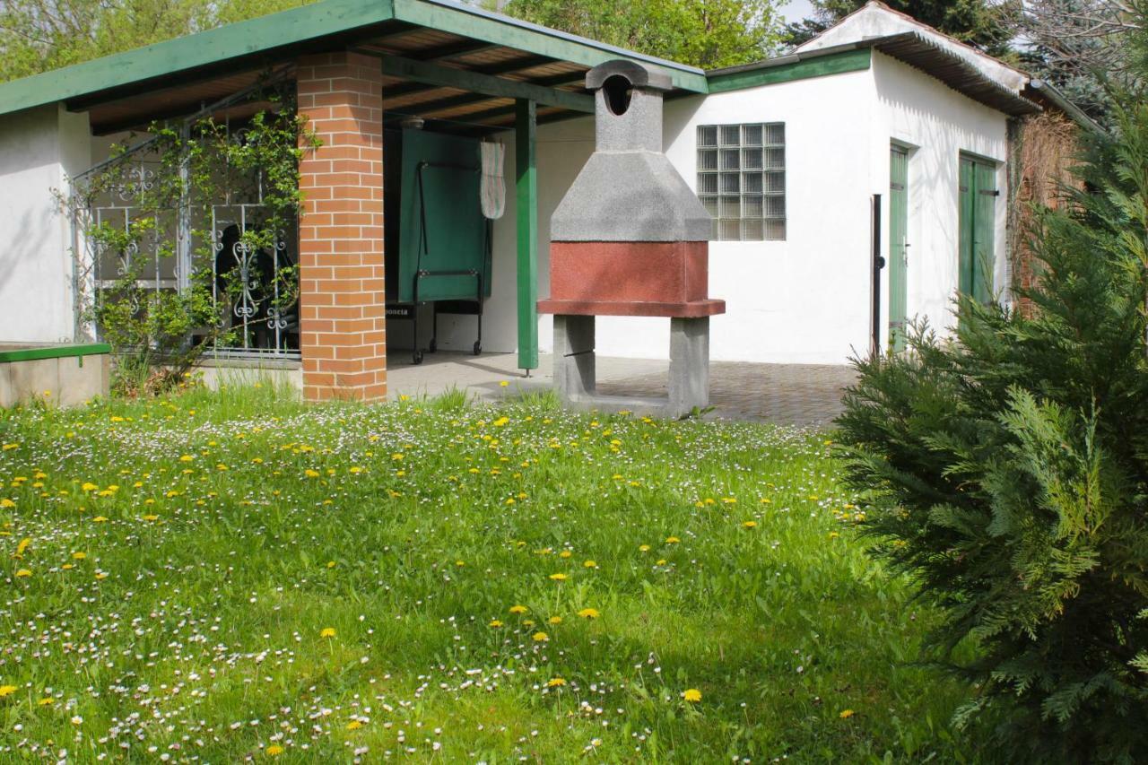 Апартаменты Zum Dorfschullehrer Люббенау Экстерьер фото